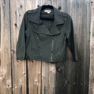 Olive Cropped Utility Jacket With 3/4 Sleeves cco